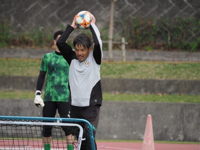 沖田政夫GKコーチ。